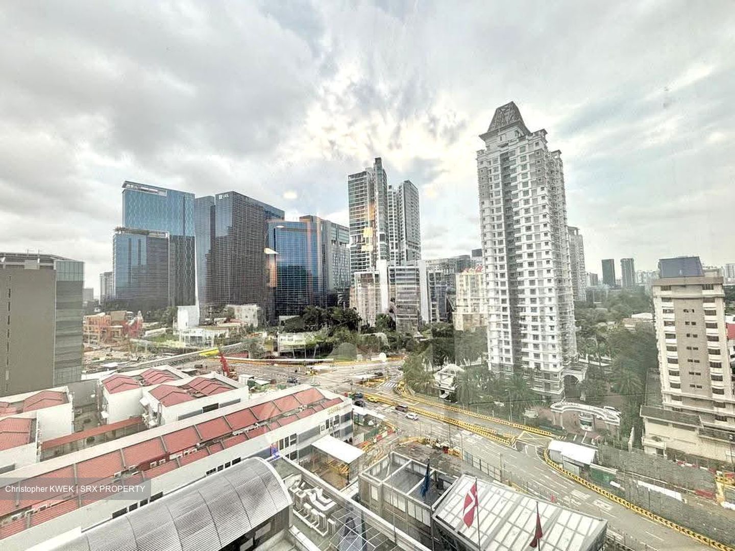 United Square (D11), Office #633726221